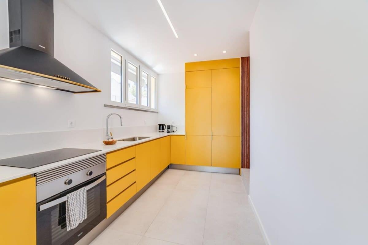 Cozy Coastal Getaway 3Br Apartment In Estoril Exterior photo