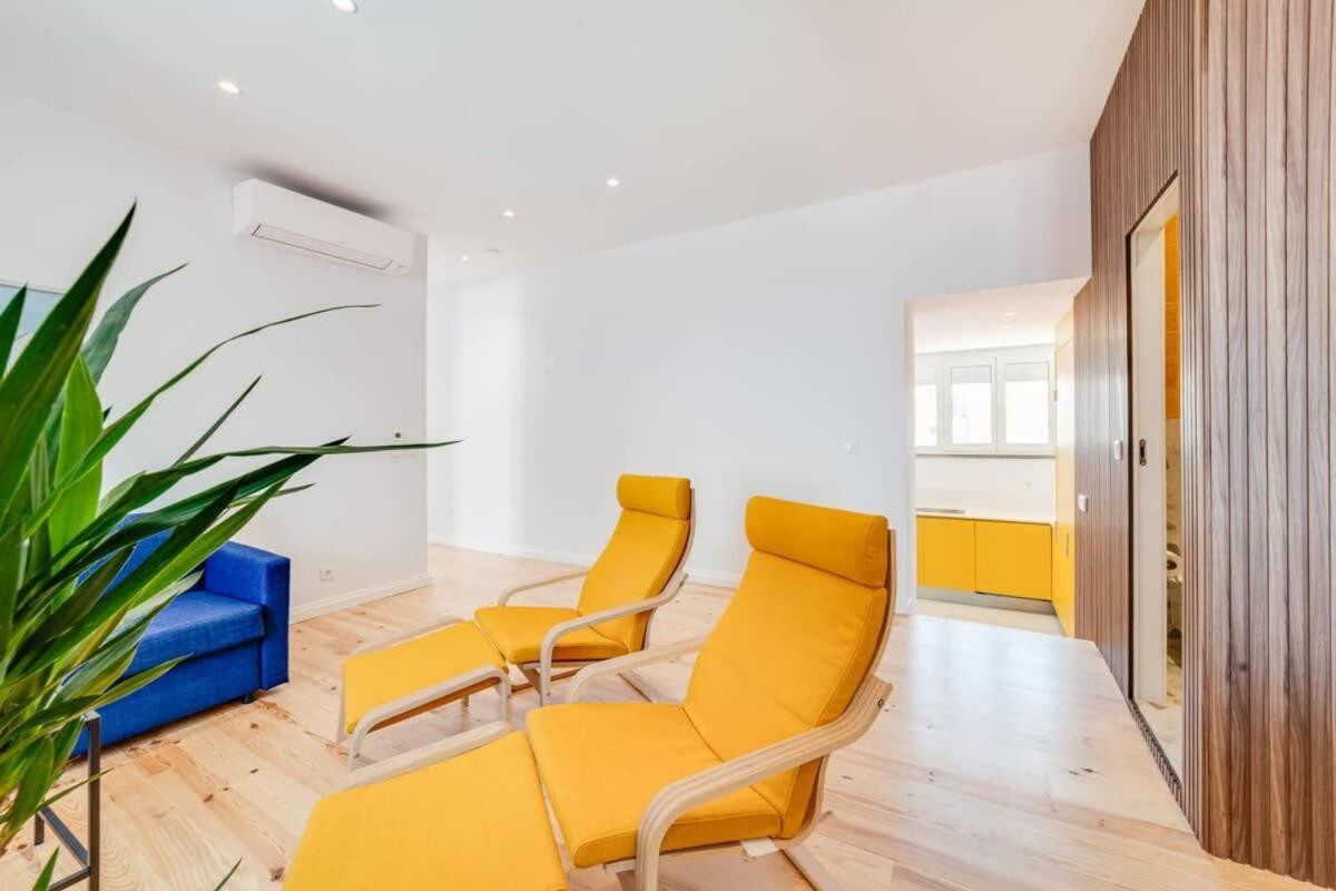 Cozy Coastal Getaway 3Br Apartment In Estoril Exterior photo