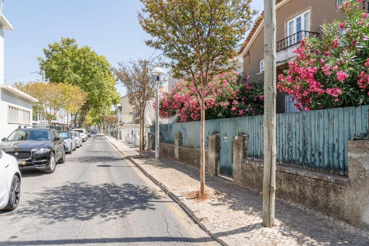 Cozy Coastal Getaway 3Br Apartment In Estoril Exterior photo