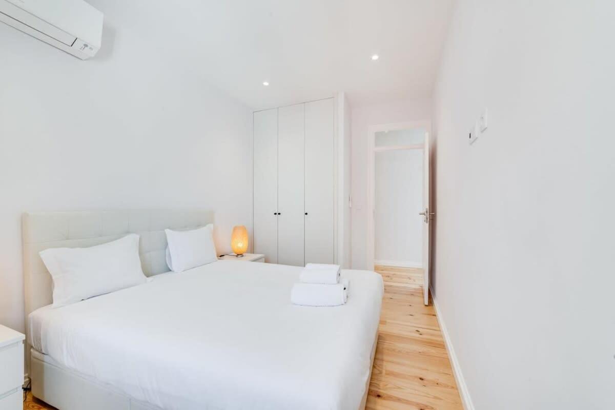Cozy Coastal Getaway 3Br Apartment In Estoril Exterior photo
