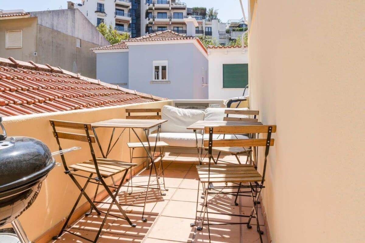 Cozy Coastal Getaway 3Br Apartment In Estoril Exterior photo
